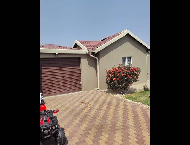3 BEDROOM HOUSE FOR SALE IN NATURENA EXT 19